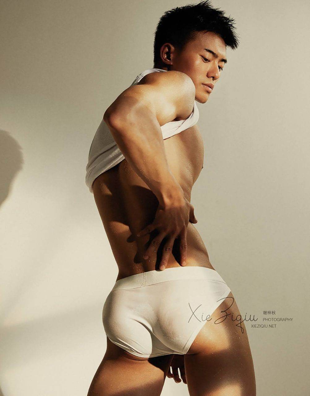 หนุ่มหล่อขึ้นปก 912