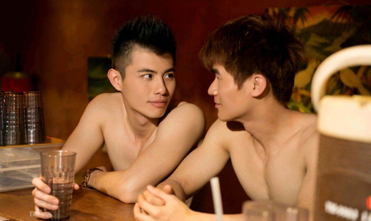 หนุ่มหล่อขึ้นปก 907.1