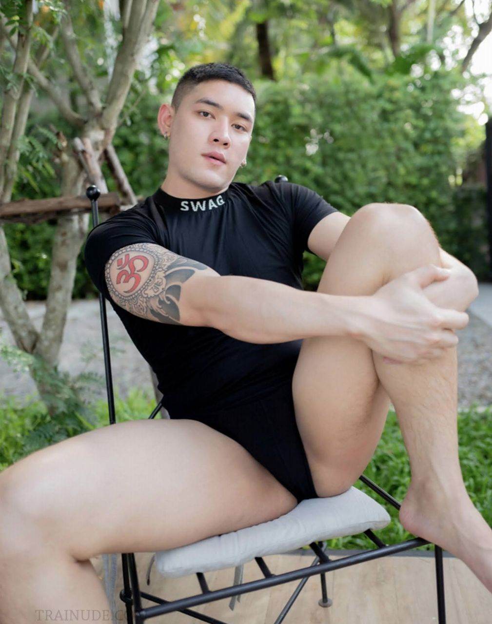 หนุ่มหล่อขึ้นปก 906.1