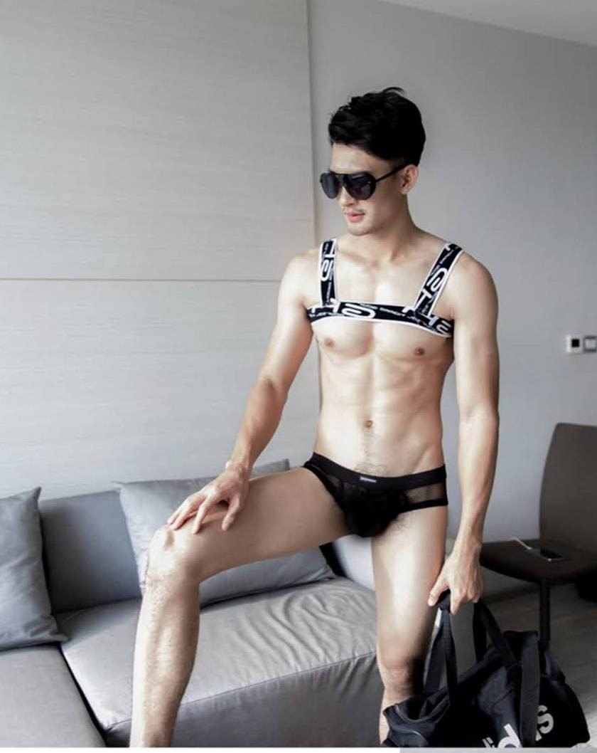 หนุ่มหล่อขึ้นปก 902.5