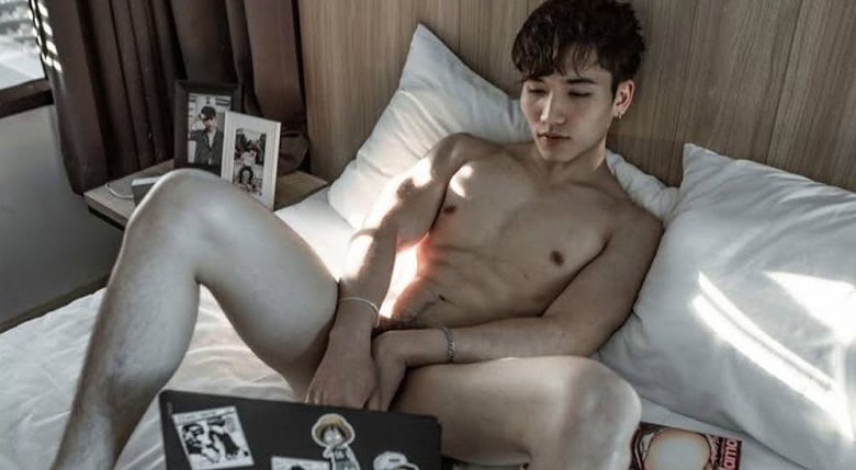 หนุ่มหล่อขึ้นปก 894.11