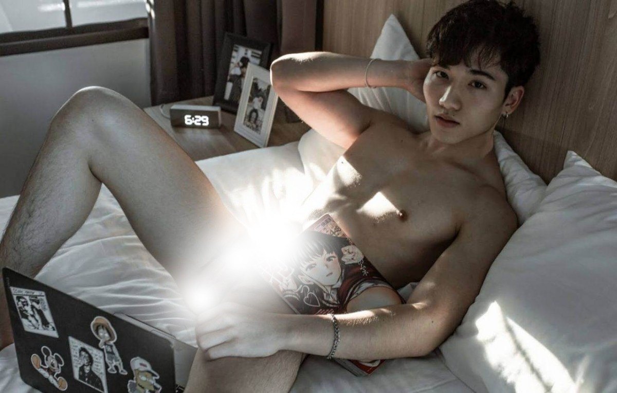 หนุ่มหล่อขึ้นปก 894.11