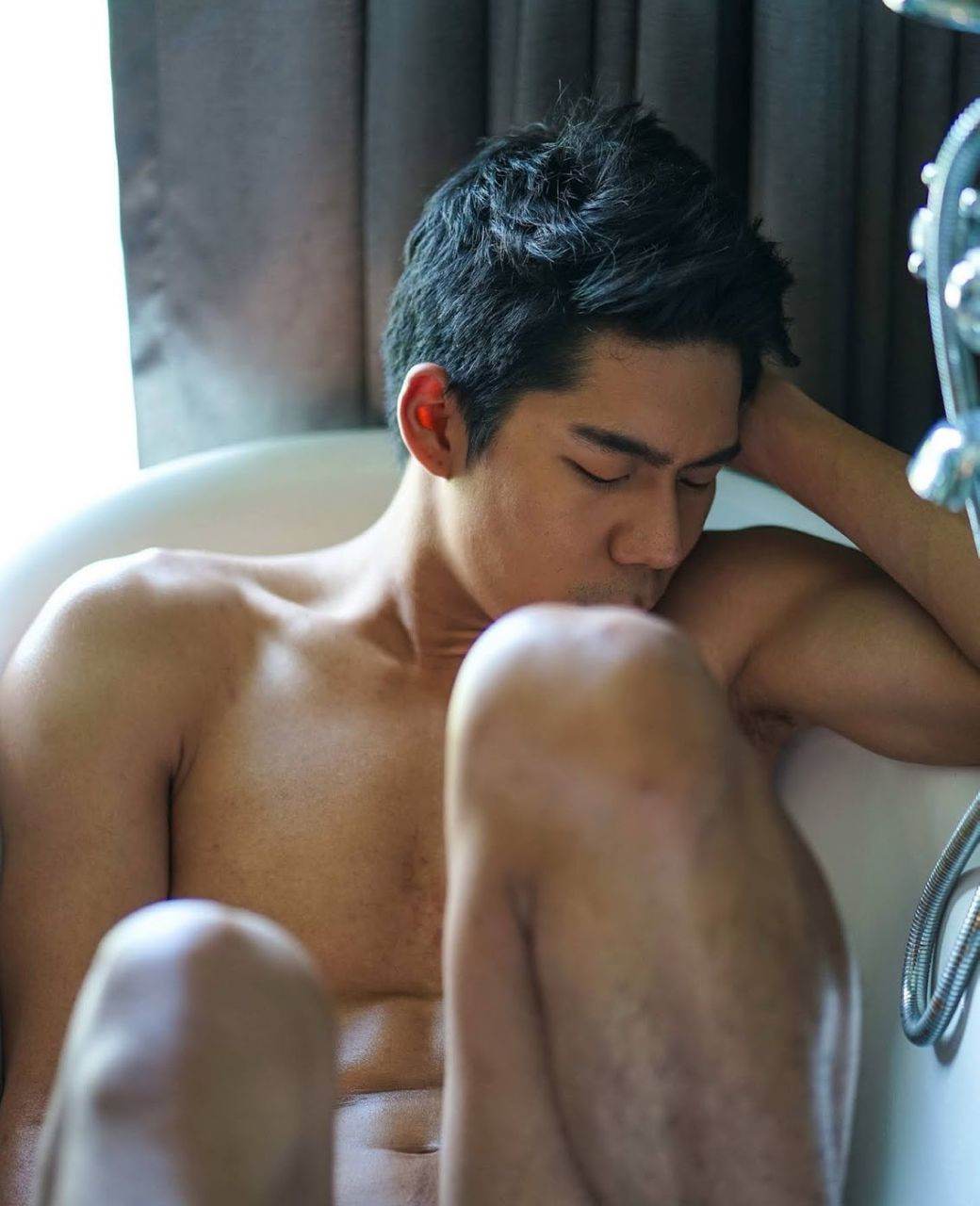 หนุ่มหล่อขึ้นปก 877.11
