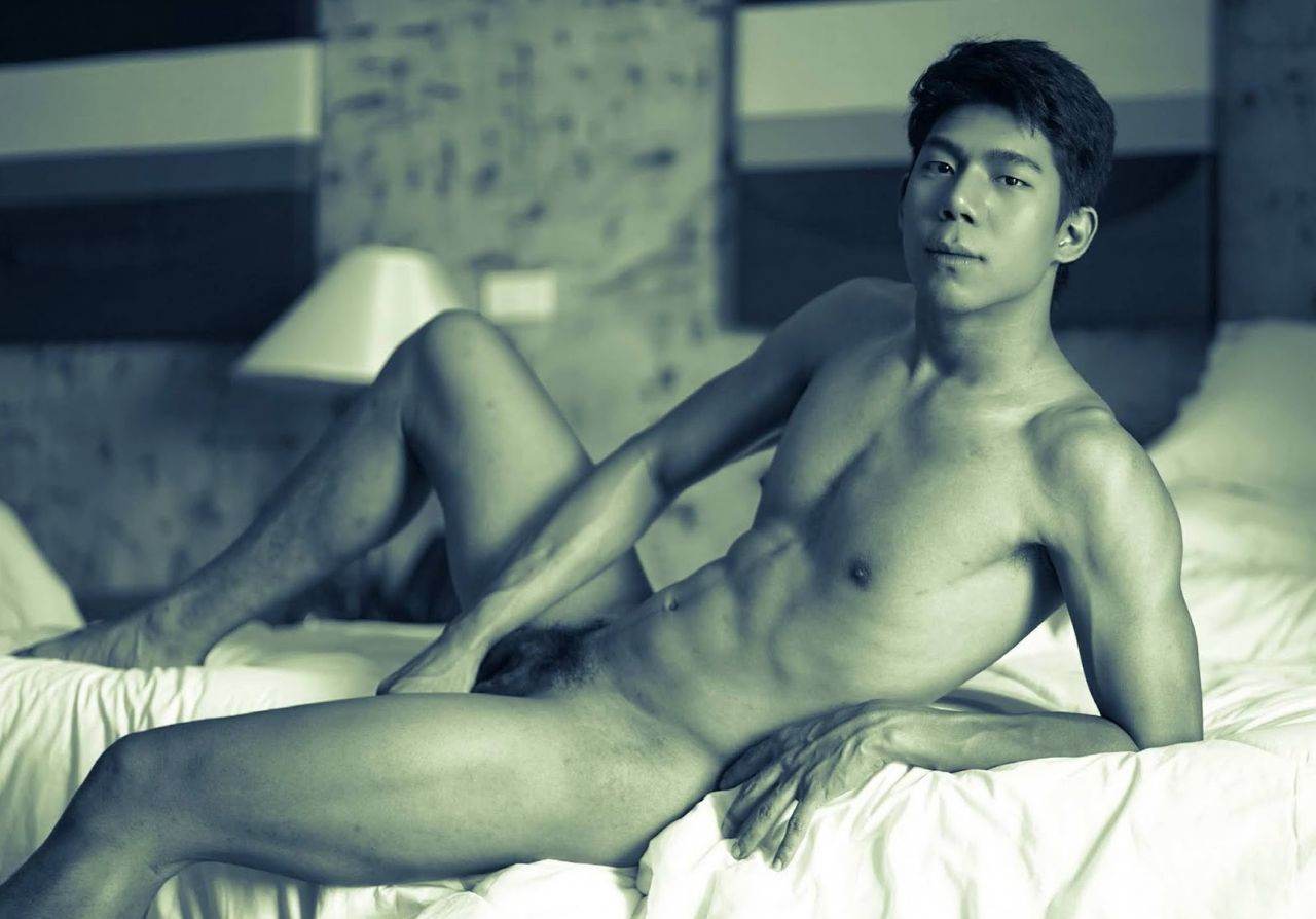 หนุ่มหล่อขึ้นปก 877.11
