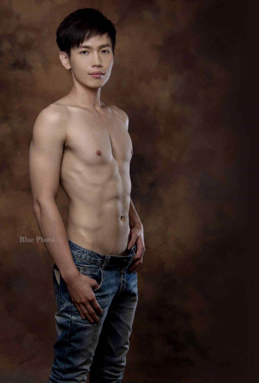 หนุ่มหล่อขึ้นปก 911.1