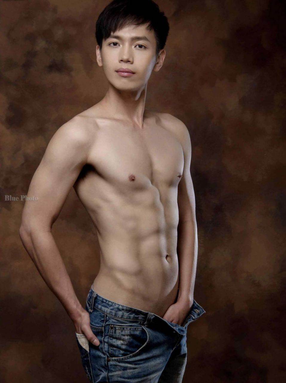 หนุ่มหล่อขึ้นปก 911.1