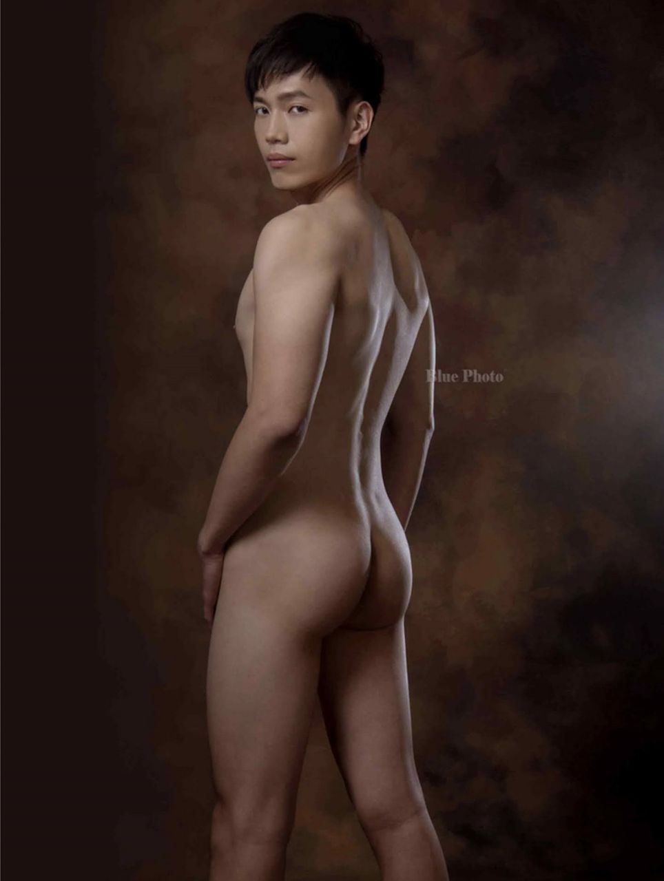 หนุ่มหล่อขึ้นปก 911.1