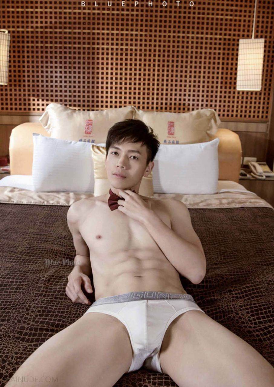 หนุ่มหล่อขึ้นปก 911.1