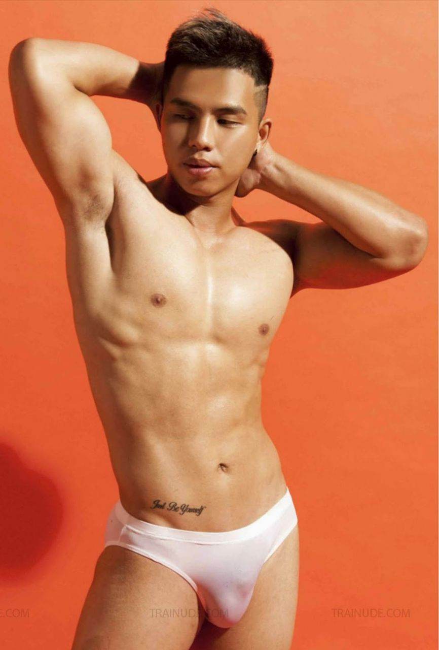 หนุ่มหล่อขึ้นปก 903.6
