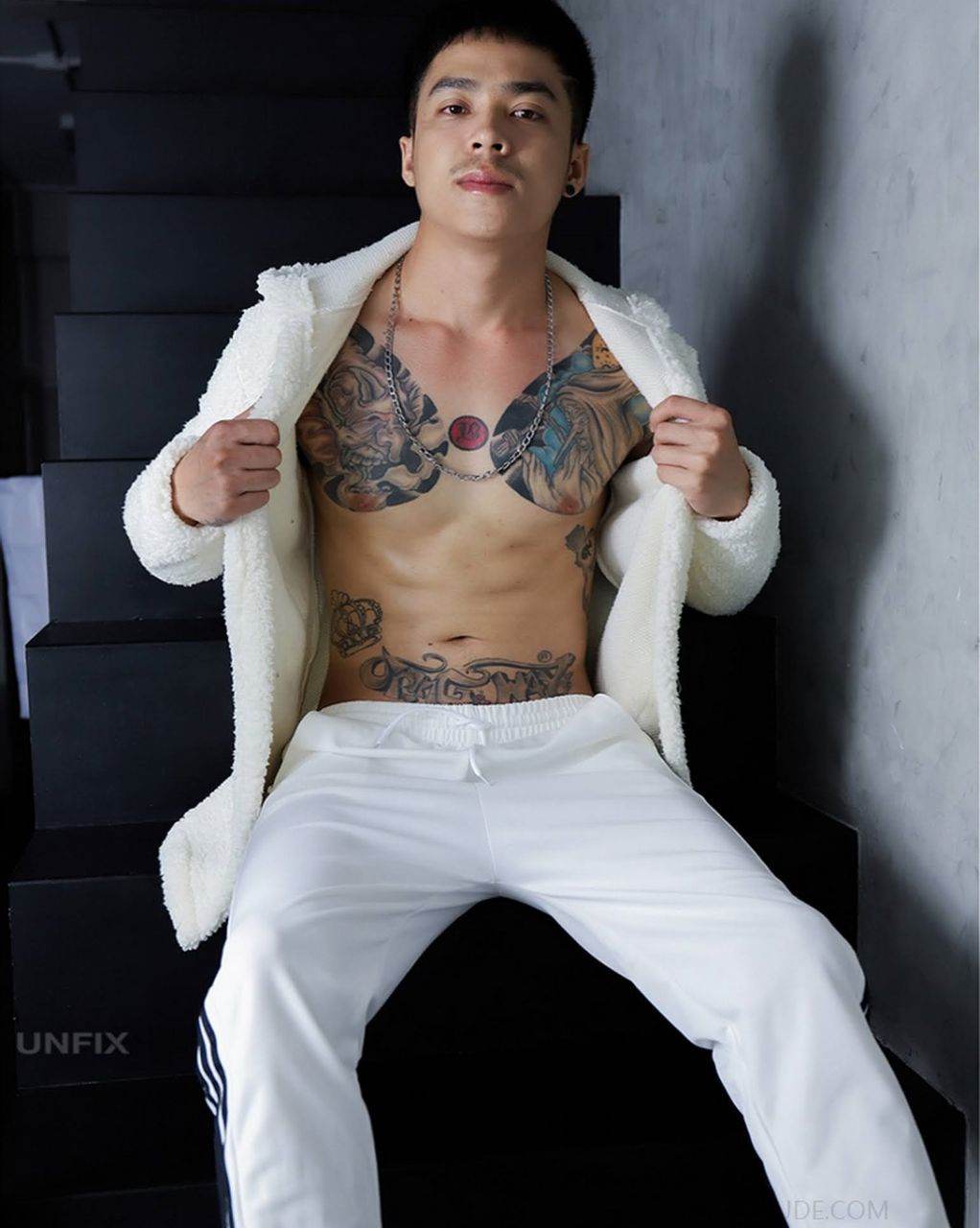 หนุ่มหล่อขึ้นปก 909.2