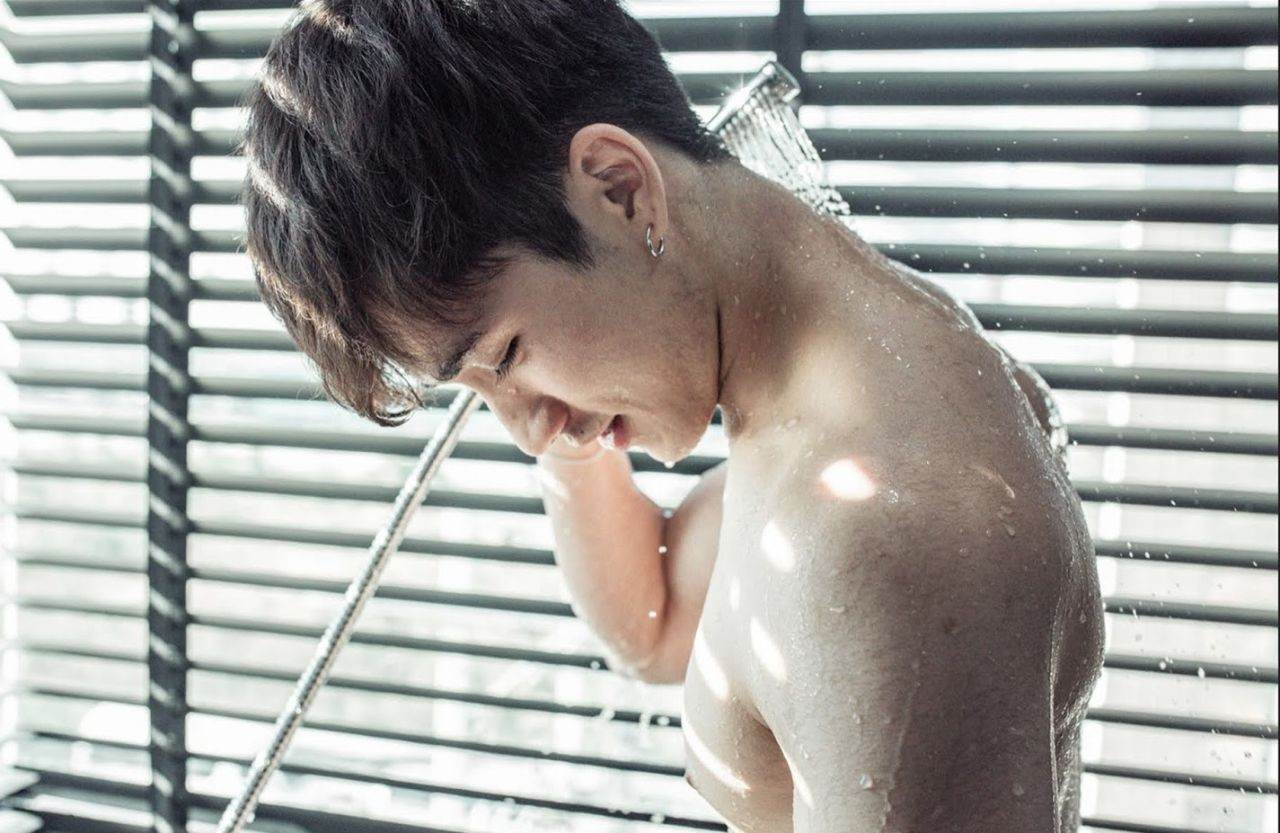 หนุ่มหล่อขึ้นปก 894.12