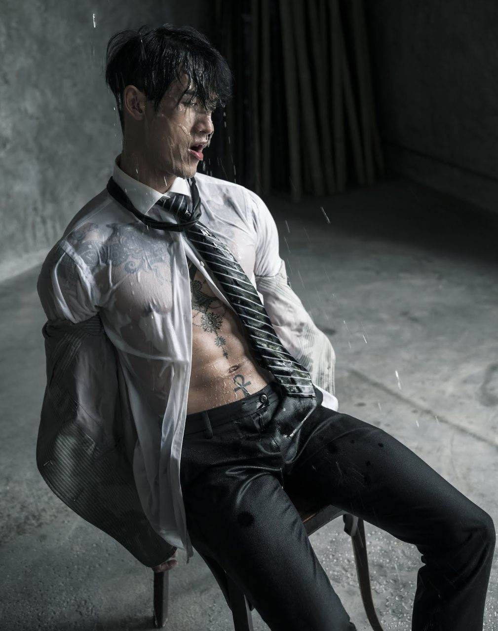 หนุ่มหล่อขึ้นปก 905.2