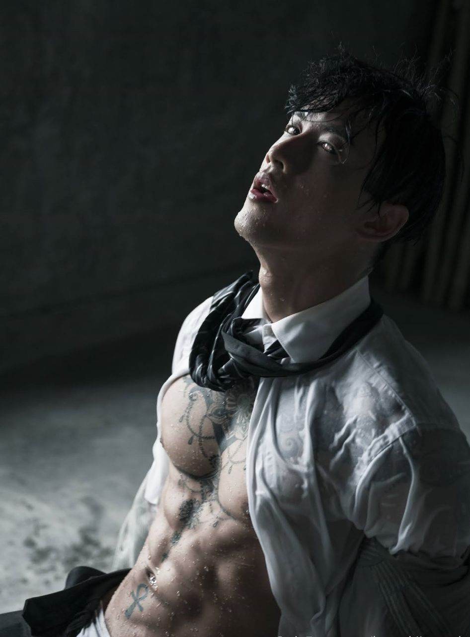 หนุ่มหล่อขึ้นปก 905.2
