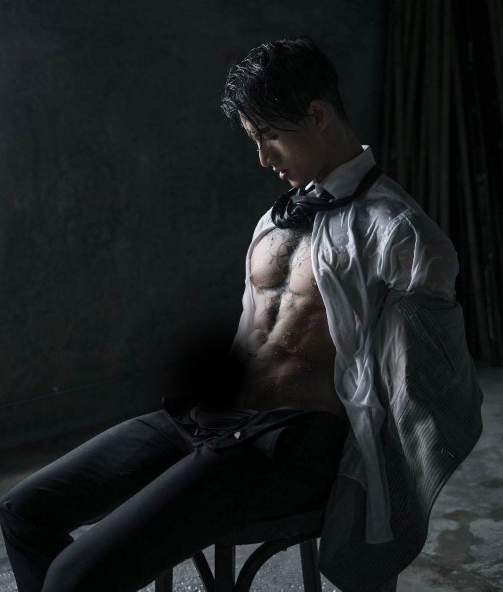 หนุ่มหล่อขึ้นปก 905.2