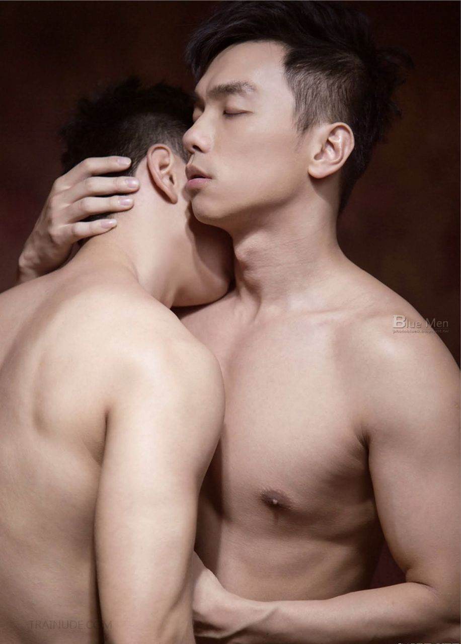 หนุ่มหล่อขึ้นปก 915