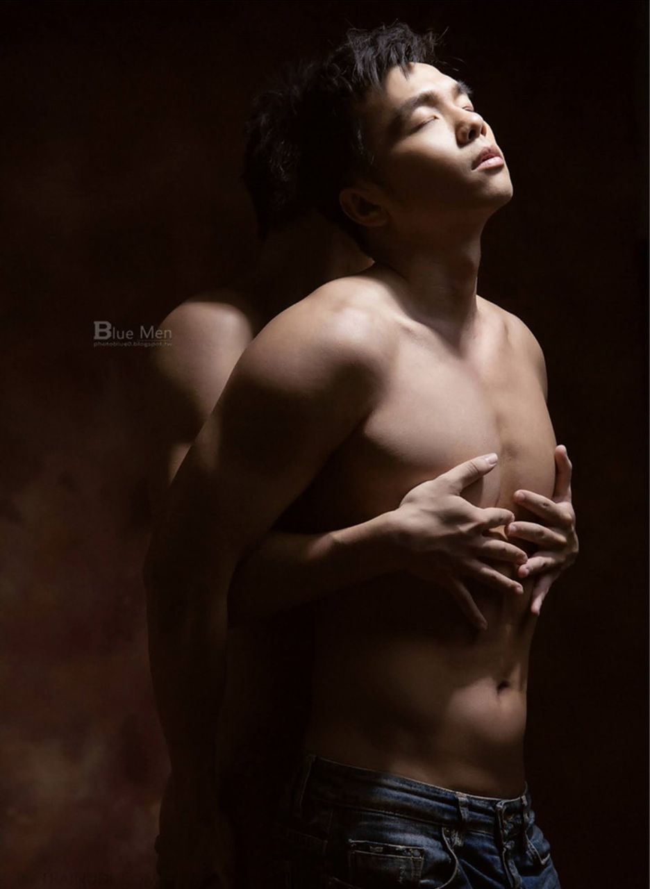 หนุ่มหล่อขึ้นปก 915