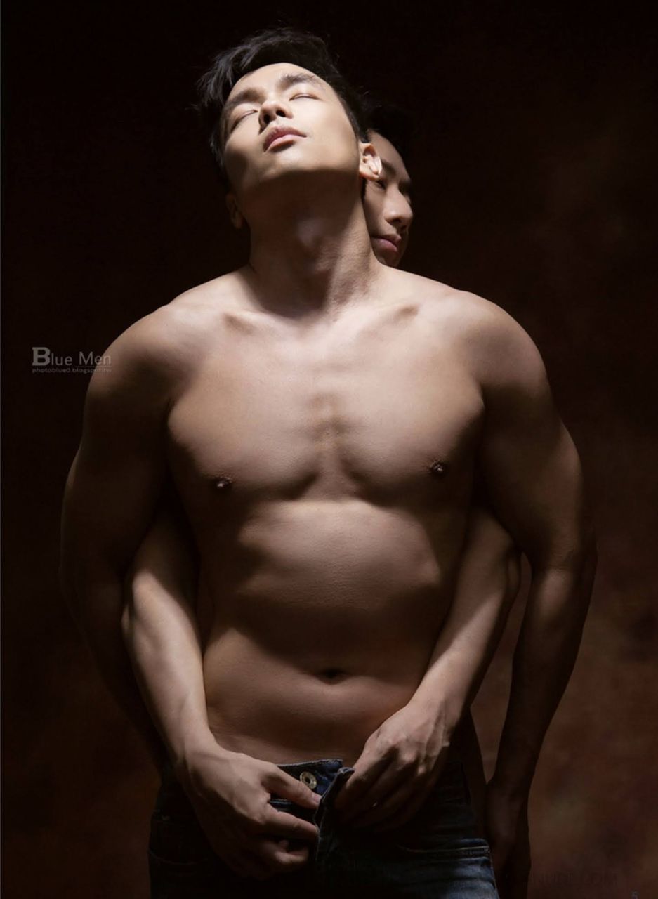 หนุ่มหล่อขึ้นปก 915