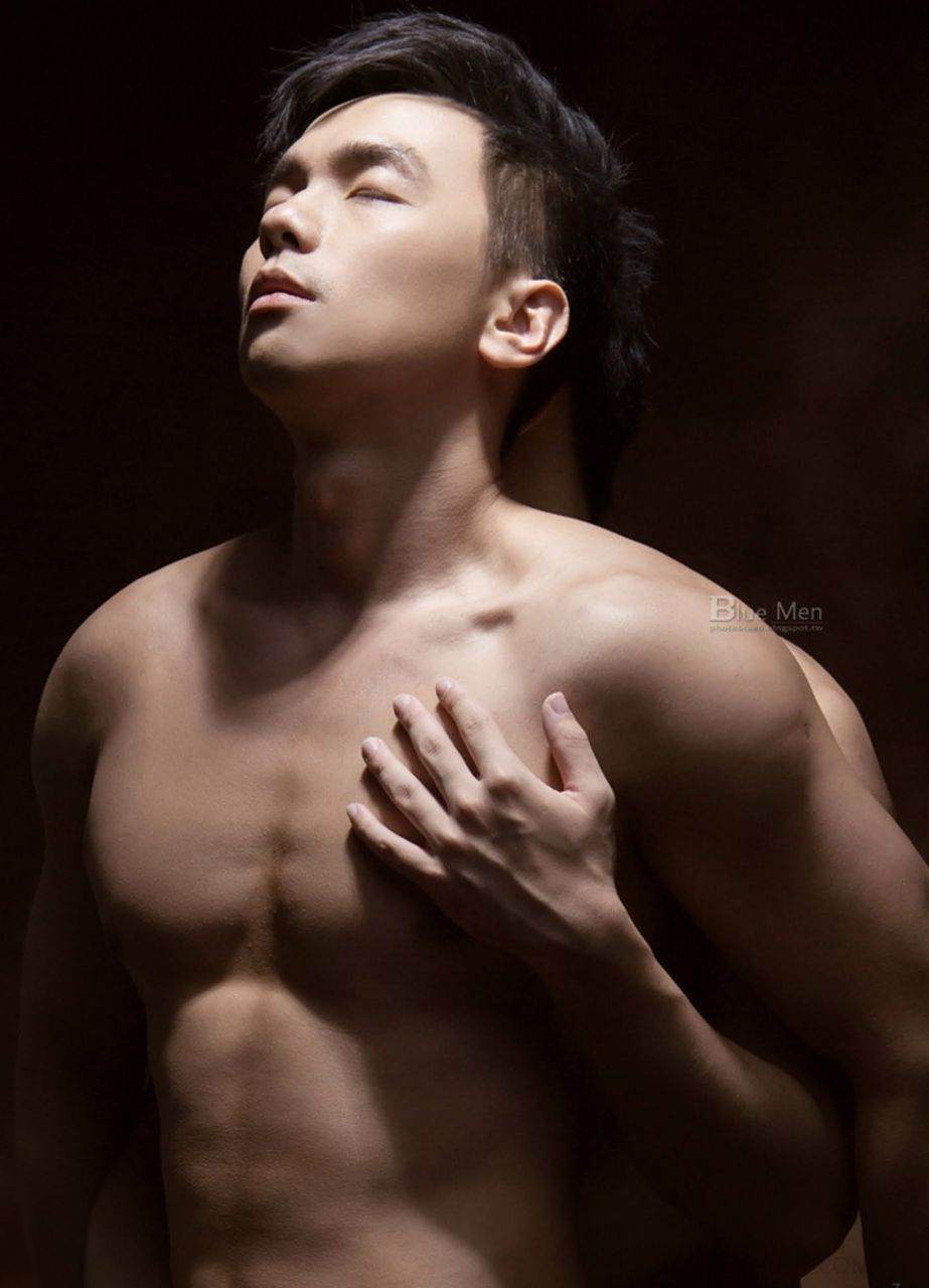 หนุ่มหล่อขึ้นปก 915