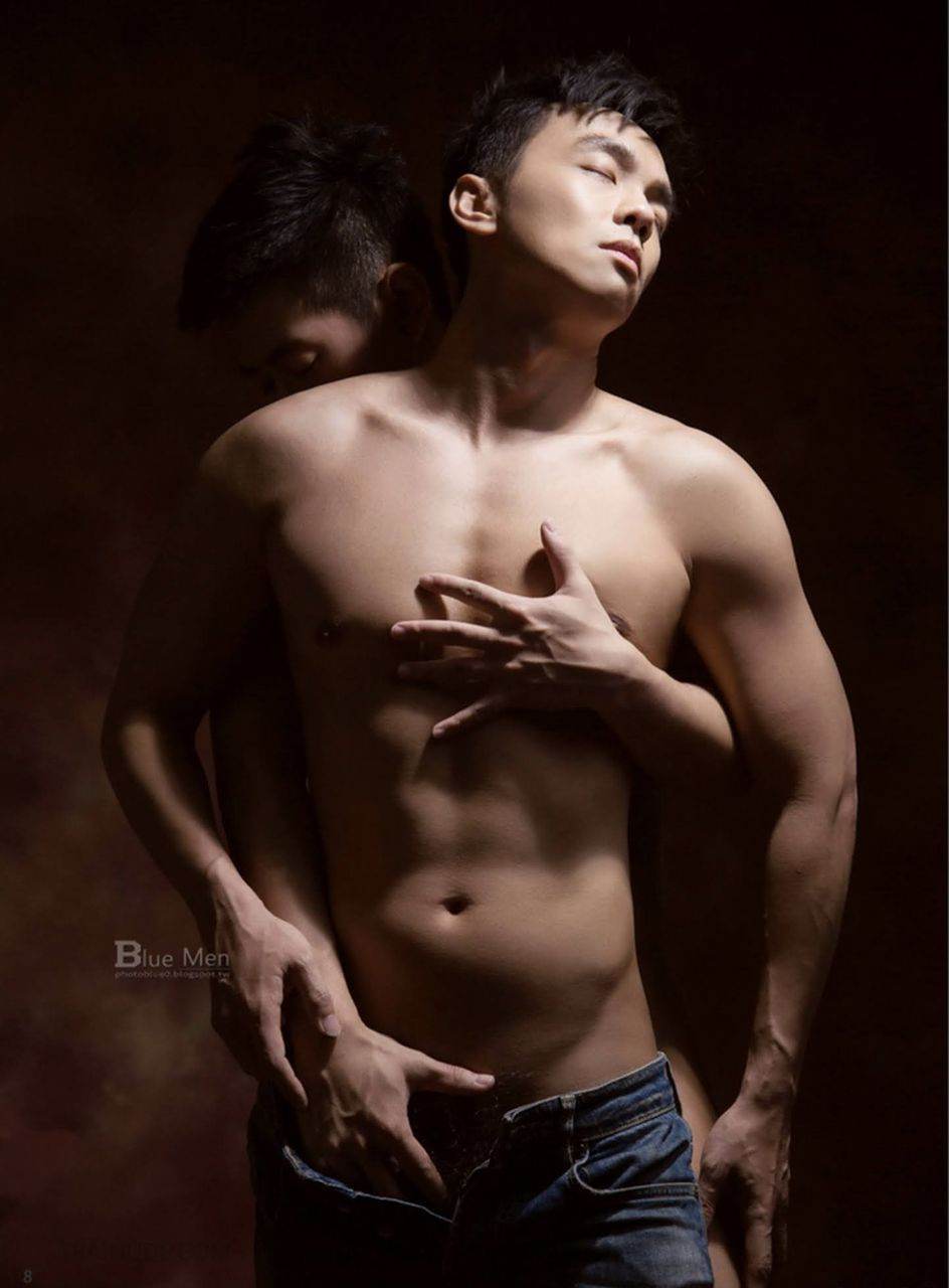 หนุ่มหล่อขึ้นปก 915