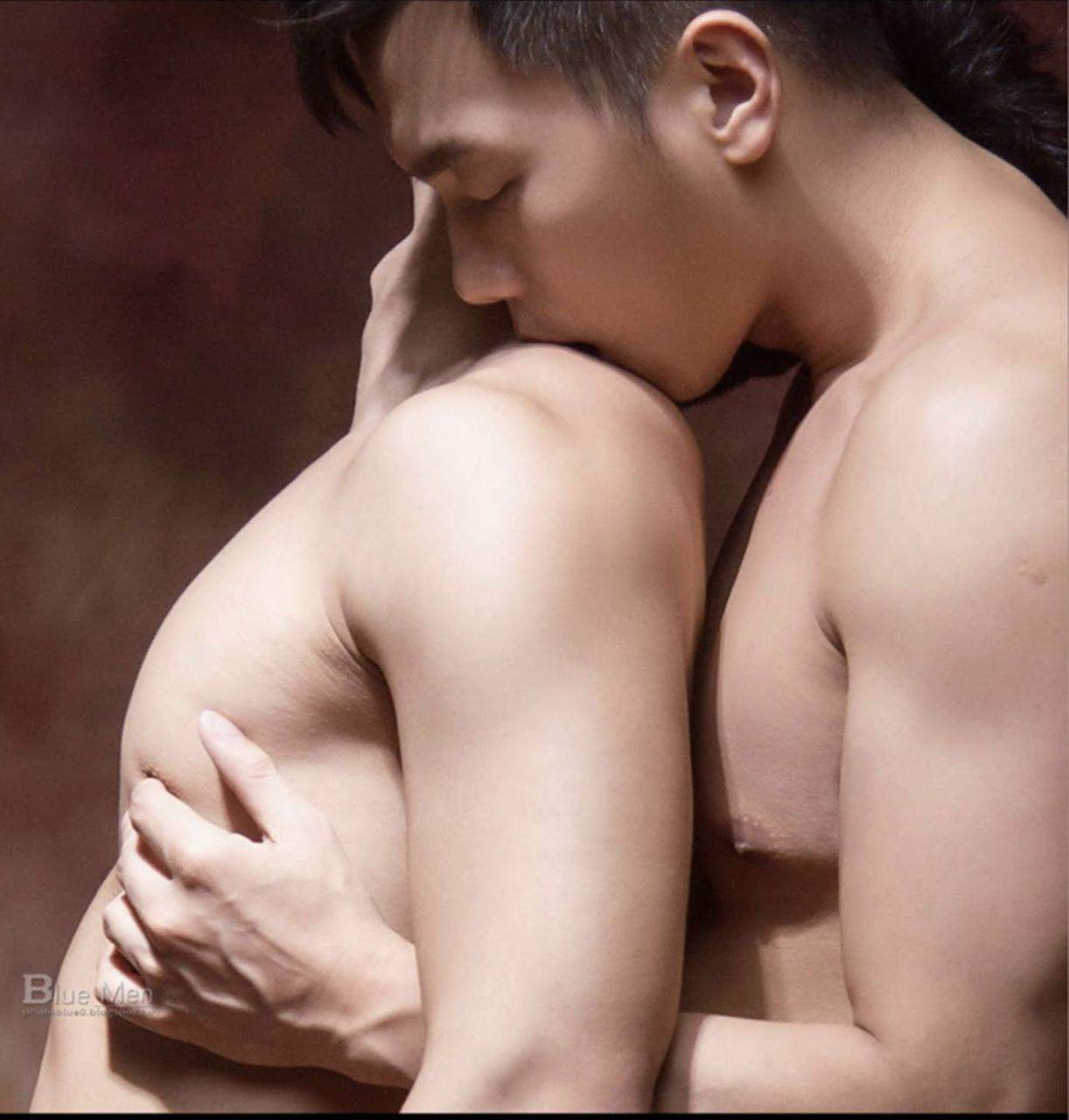 หนุ่มหล่อขึ้นปก 915