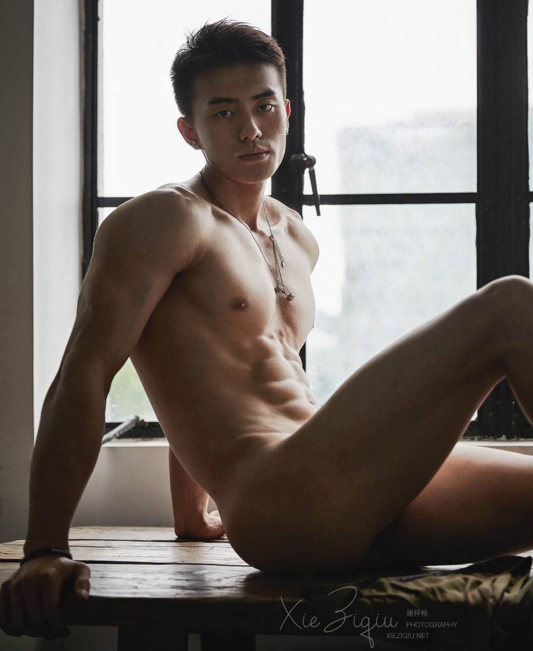 หนุ่มหล่อขึ้นปก 912.2