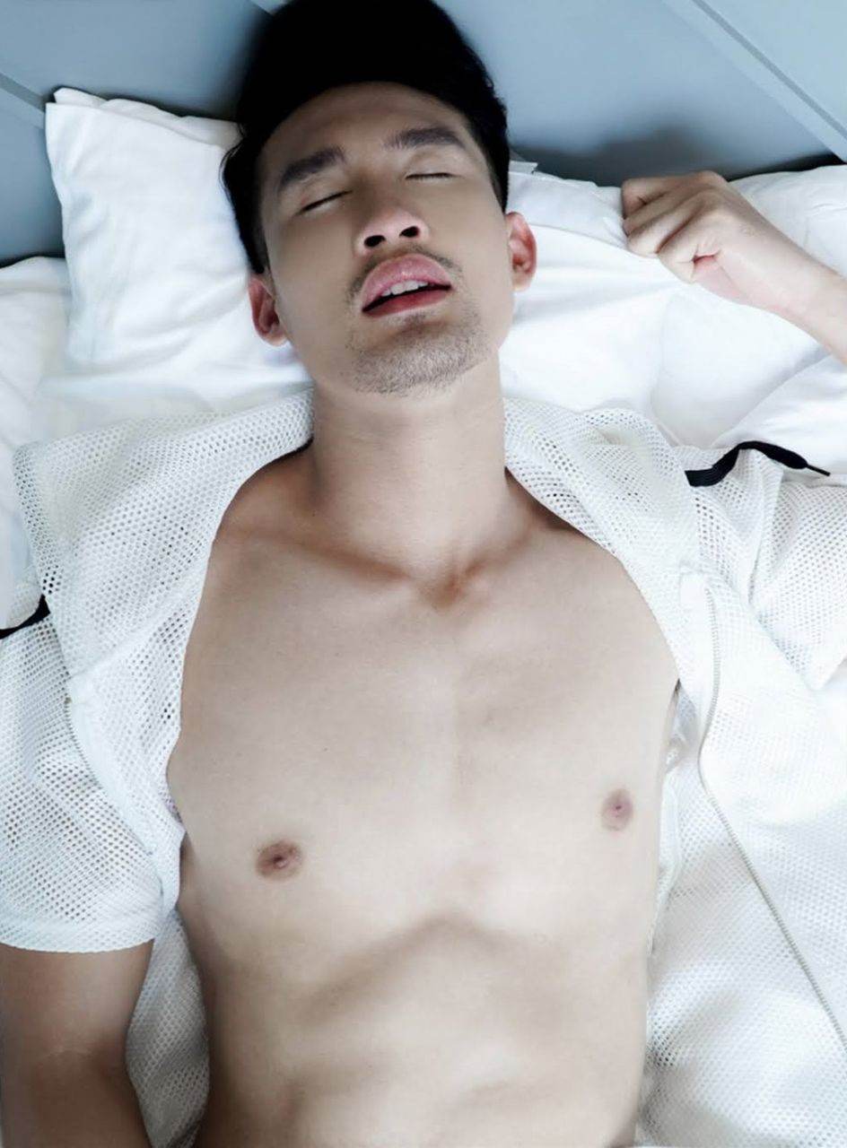 หนุ่มหล่อขึ้นปก 902.9
