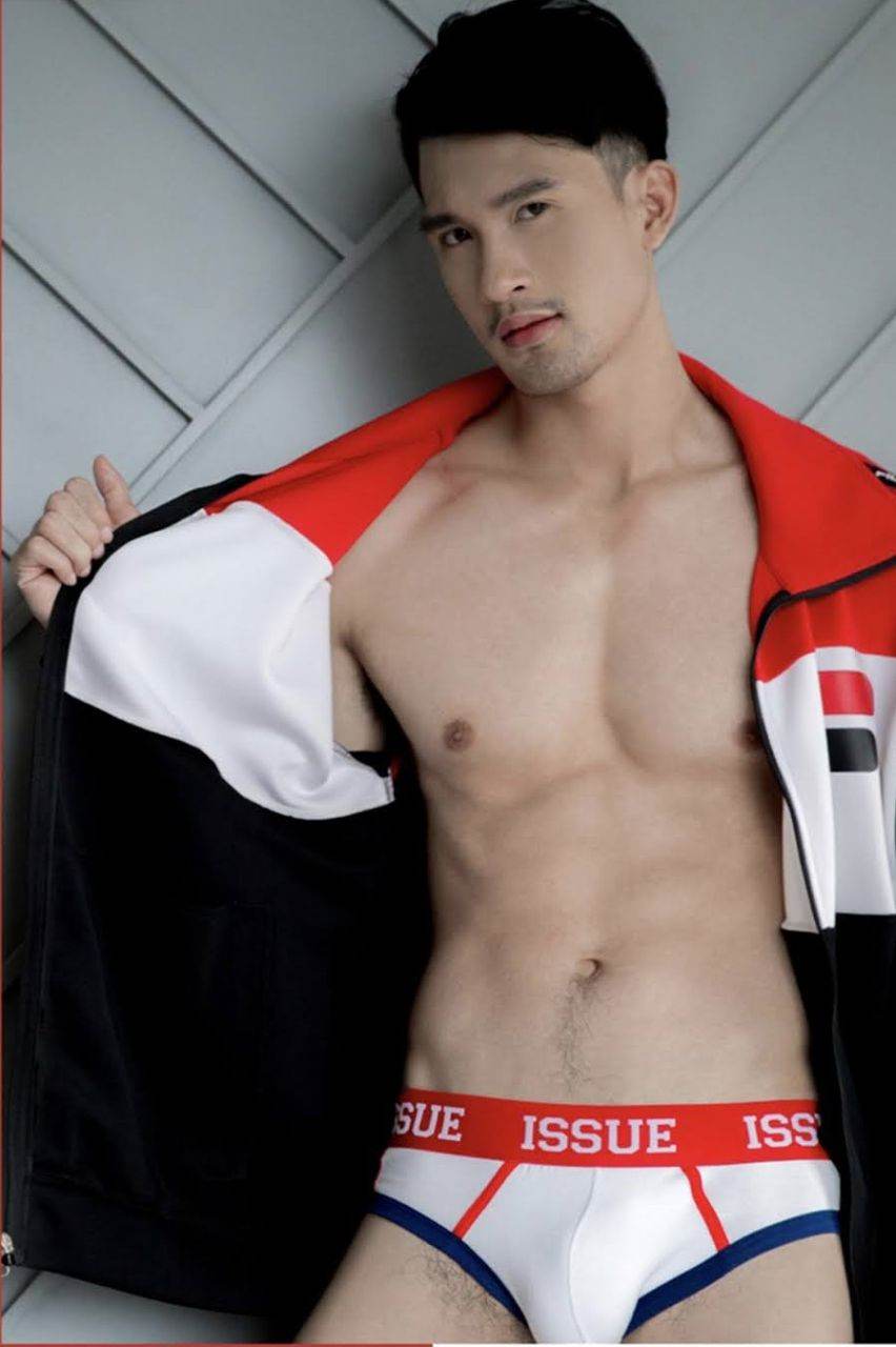 หนุ่มหล่อขึ้นปก 902.9