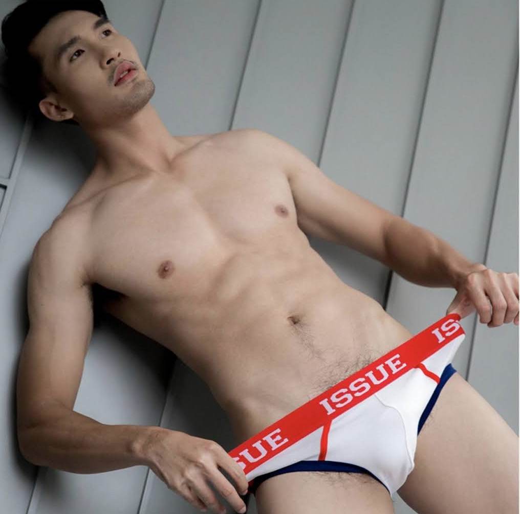 หนุ่มหล่อขึ้นปก 902.9