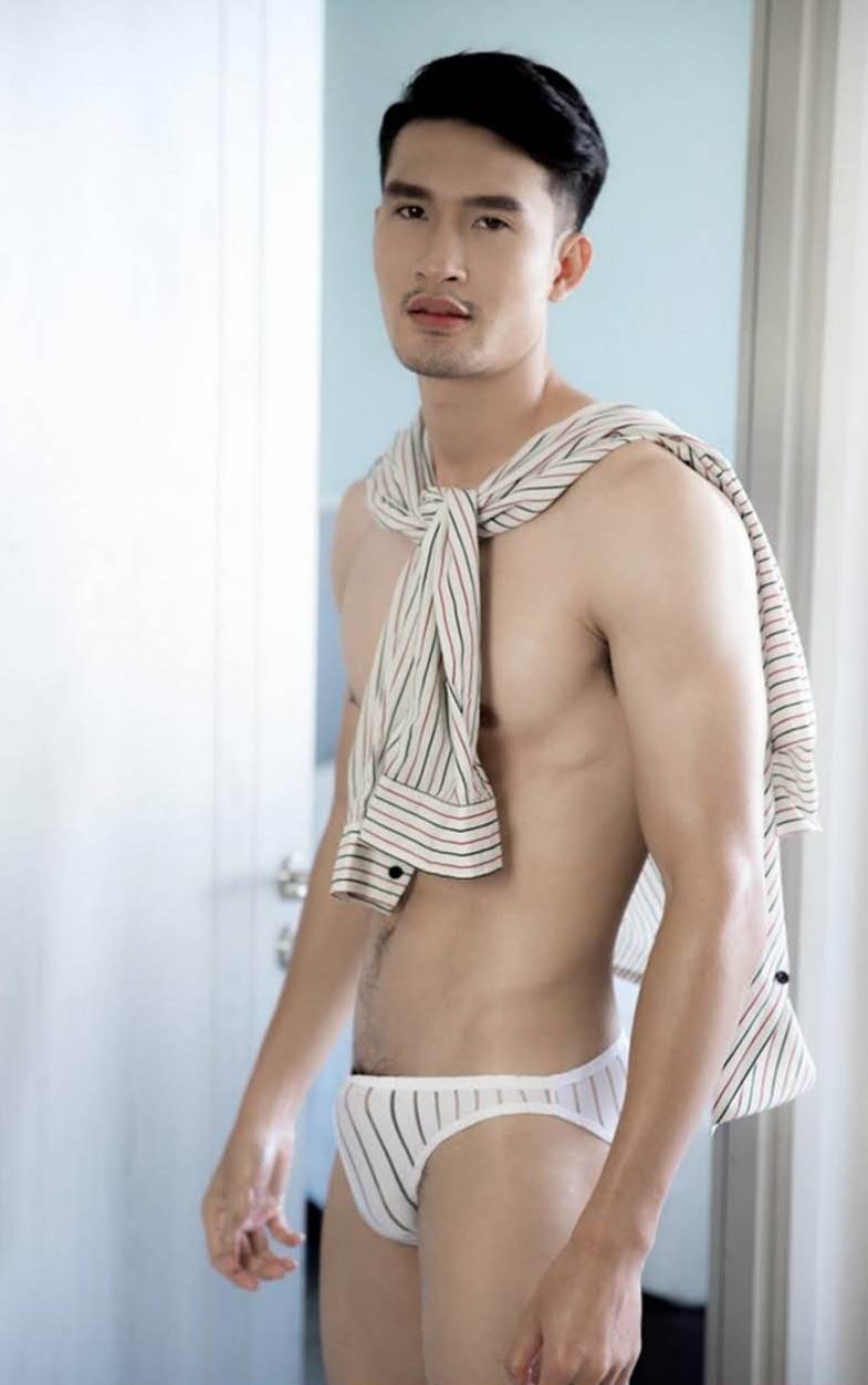 หนุ่มหล่อขึ้นปก 902.9