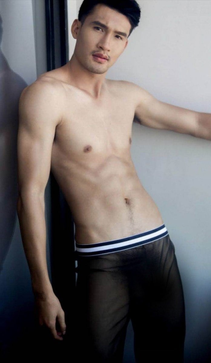 หนุ่มหล่อขึ้นปก 902.9