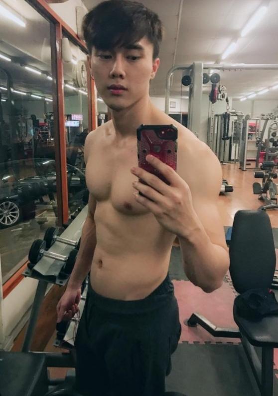 หนุ่มฮ็อตชอตโช๊ะ
