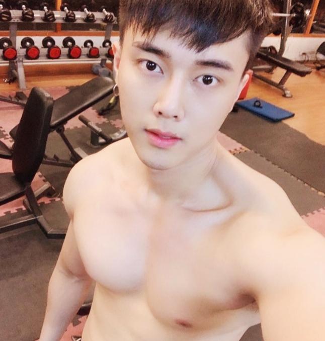 หนุ่มฮ็อตชอตโช๊ะ