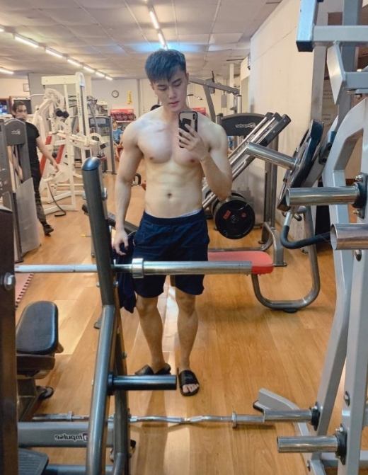 หนุ่มฮ็อตชอตโช๊ะ
