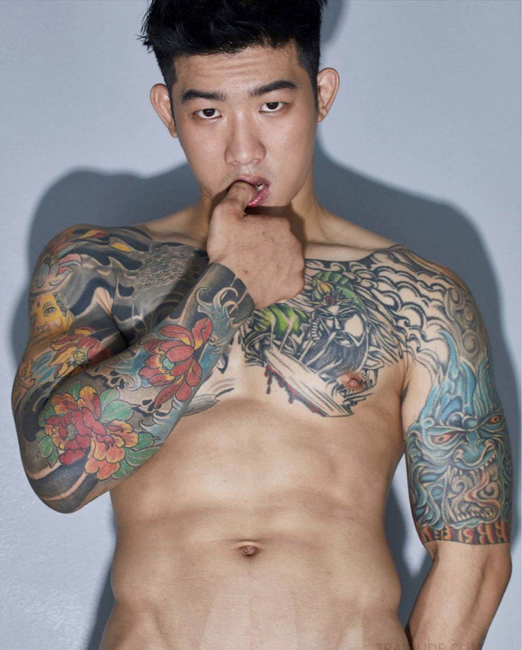 หนุ่มหล่อขึ้นปก 916.3