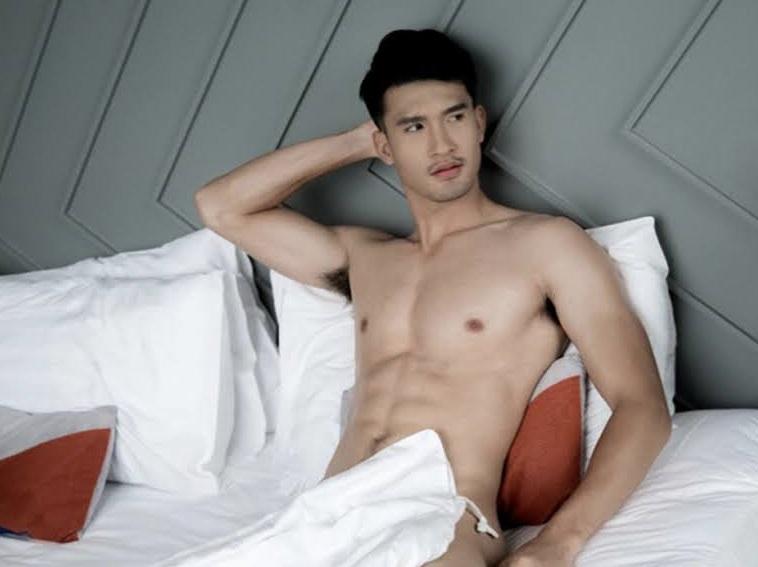 หนุ่มหล่อขึ้นปก 902.10