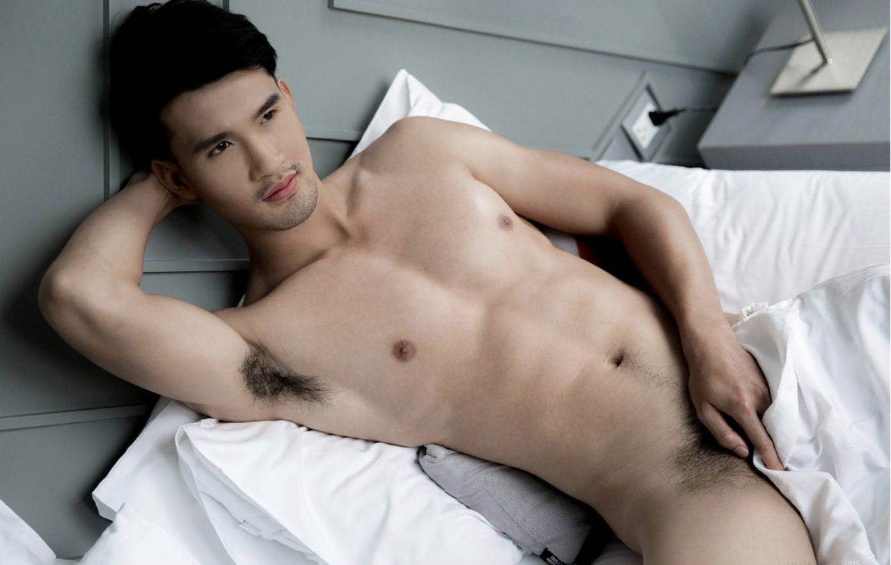 หนุ่มหล่อขึ้นปก 902.10