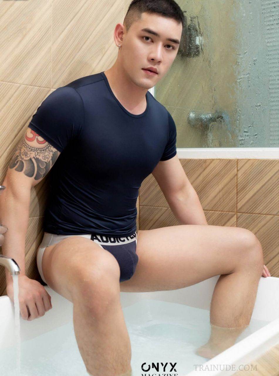 หนุ่มหล่อขึ้นปก 906.6