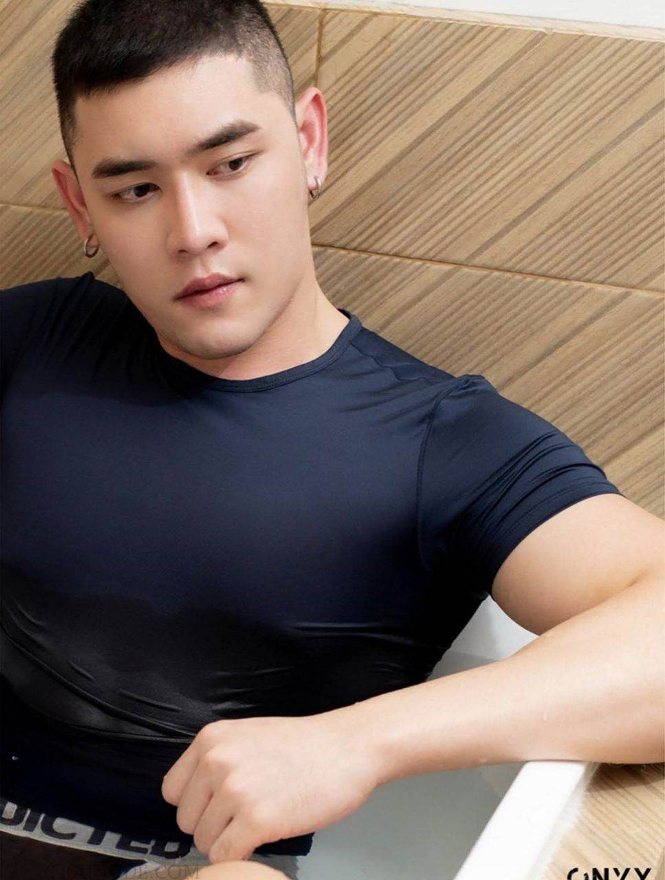 หนุ่มหล่อขึ้นปก 906.6