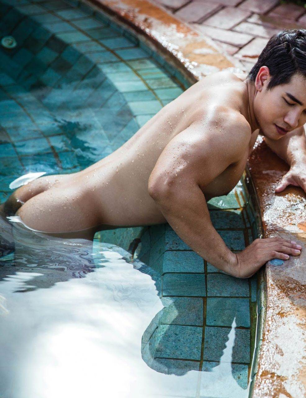 เพื่อนเก็บสบู่ที่พื้นข้างหน้านายให้เราที