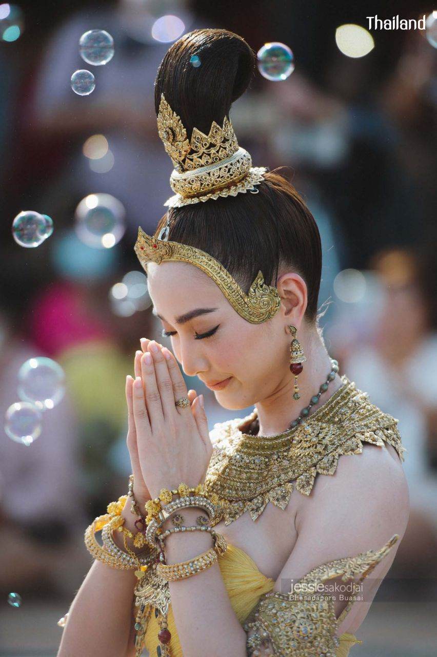 THAILAND 🇹🇭 | Thai Dance by Thai Actress "Taew - Natapohn Tameeruks"