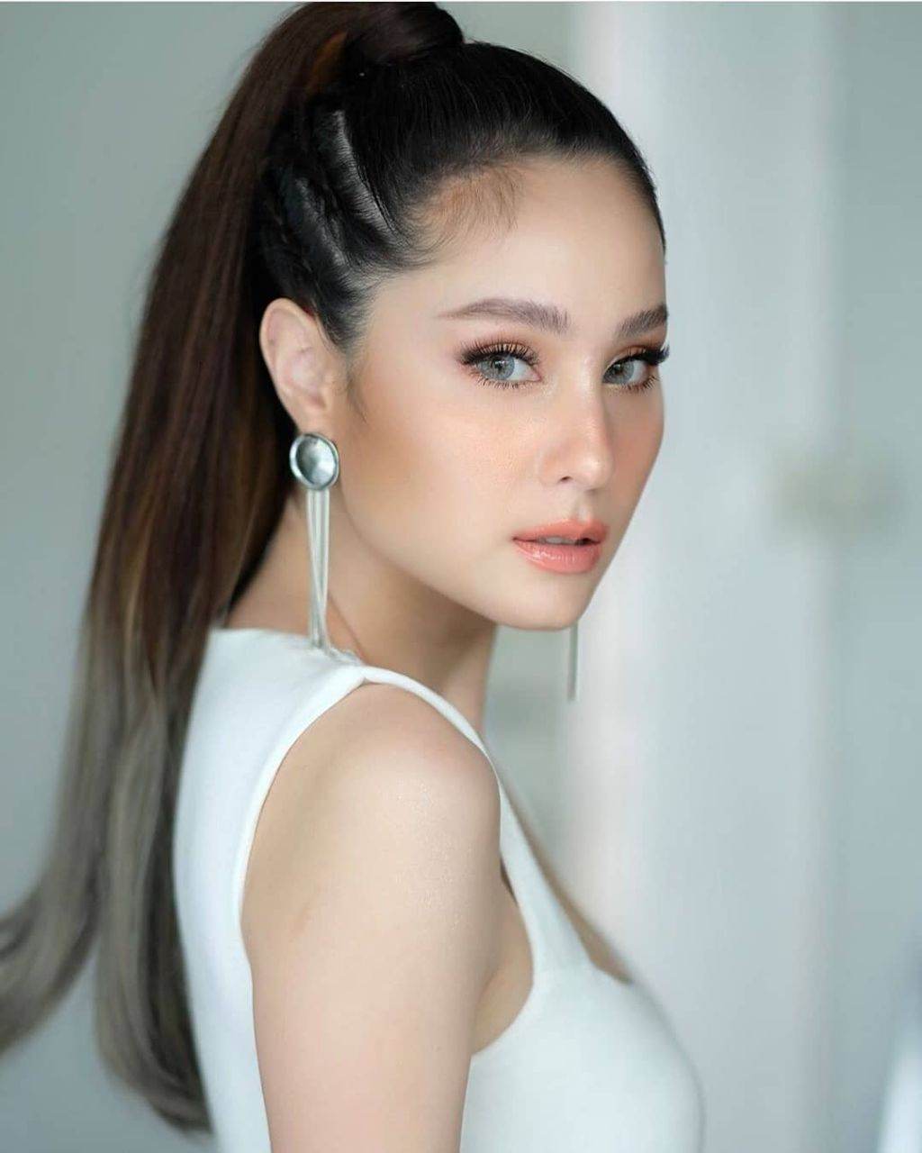 ขวัญ อุษามณี เรื่อง เจ้าสาวสลาตัน