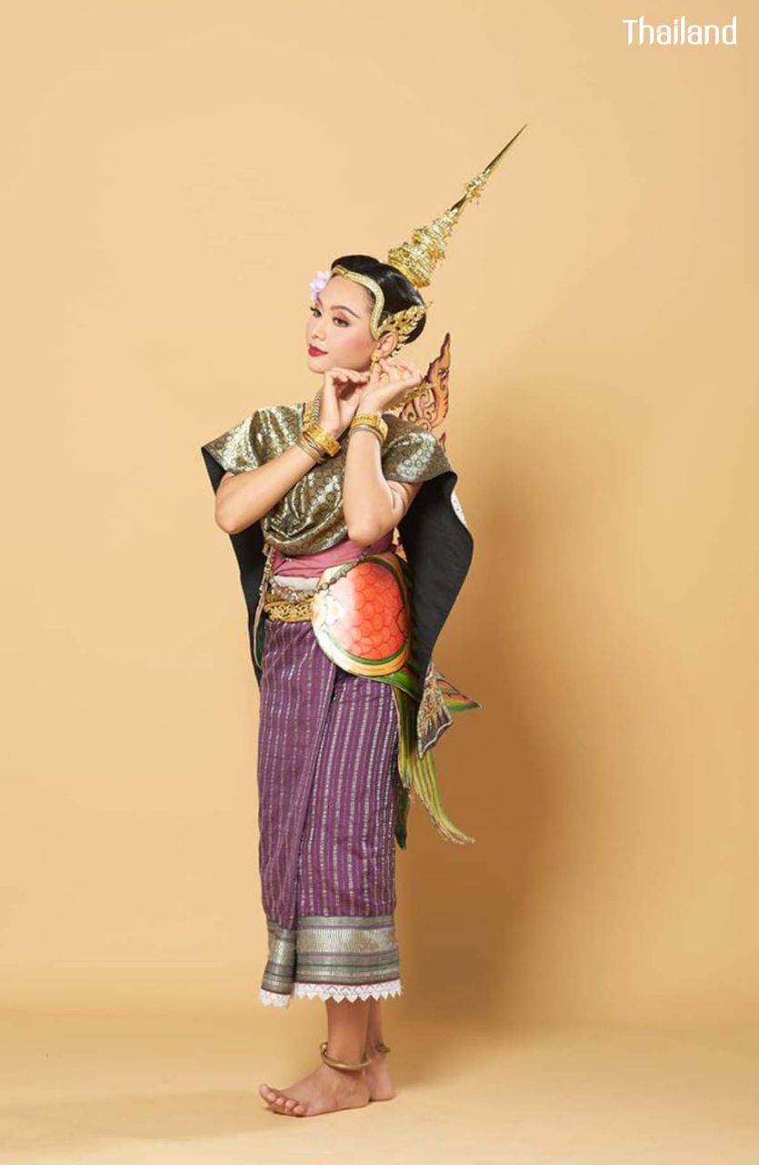 THAILAND 🇹🇭 | "เสิ่นย้ายฟายฟ้อน" Kinnari in Northeastern (I-san)