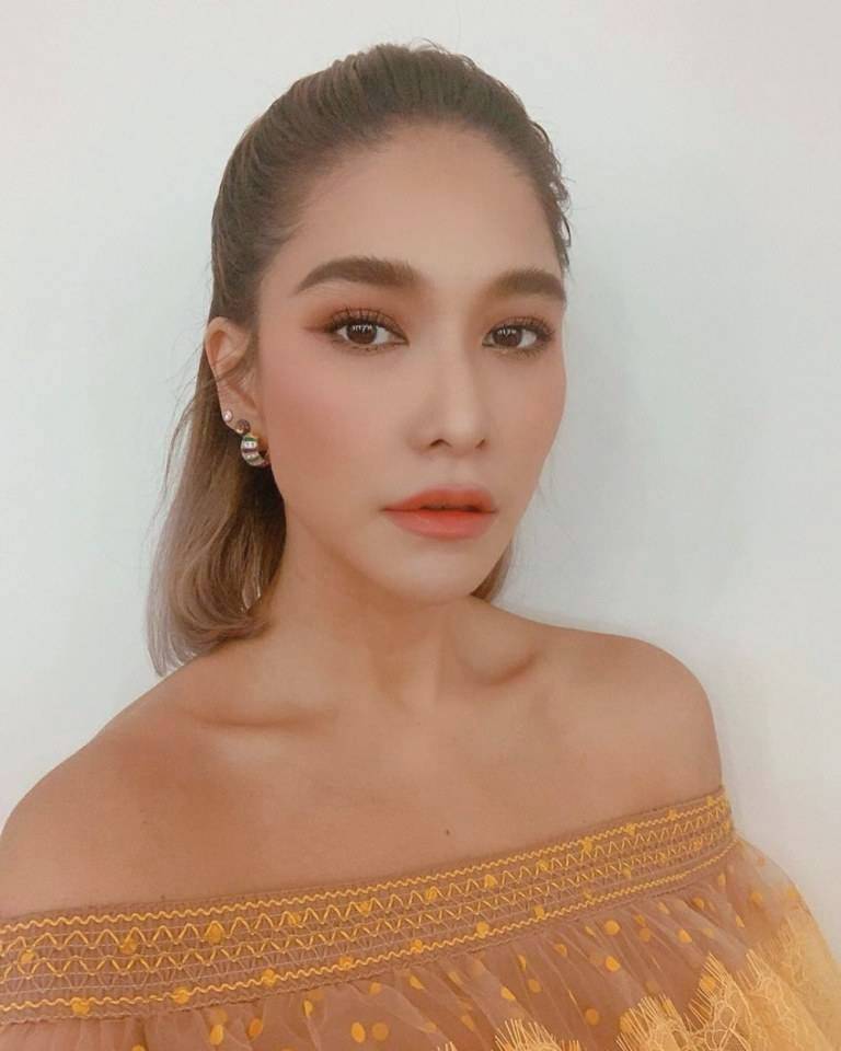 พลอย เฌอมาลย์ เรื่อง น้ำพุ
