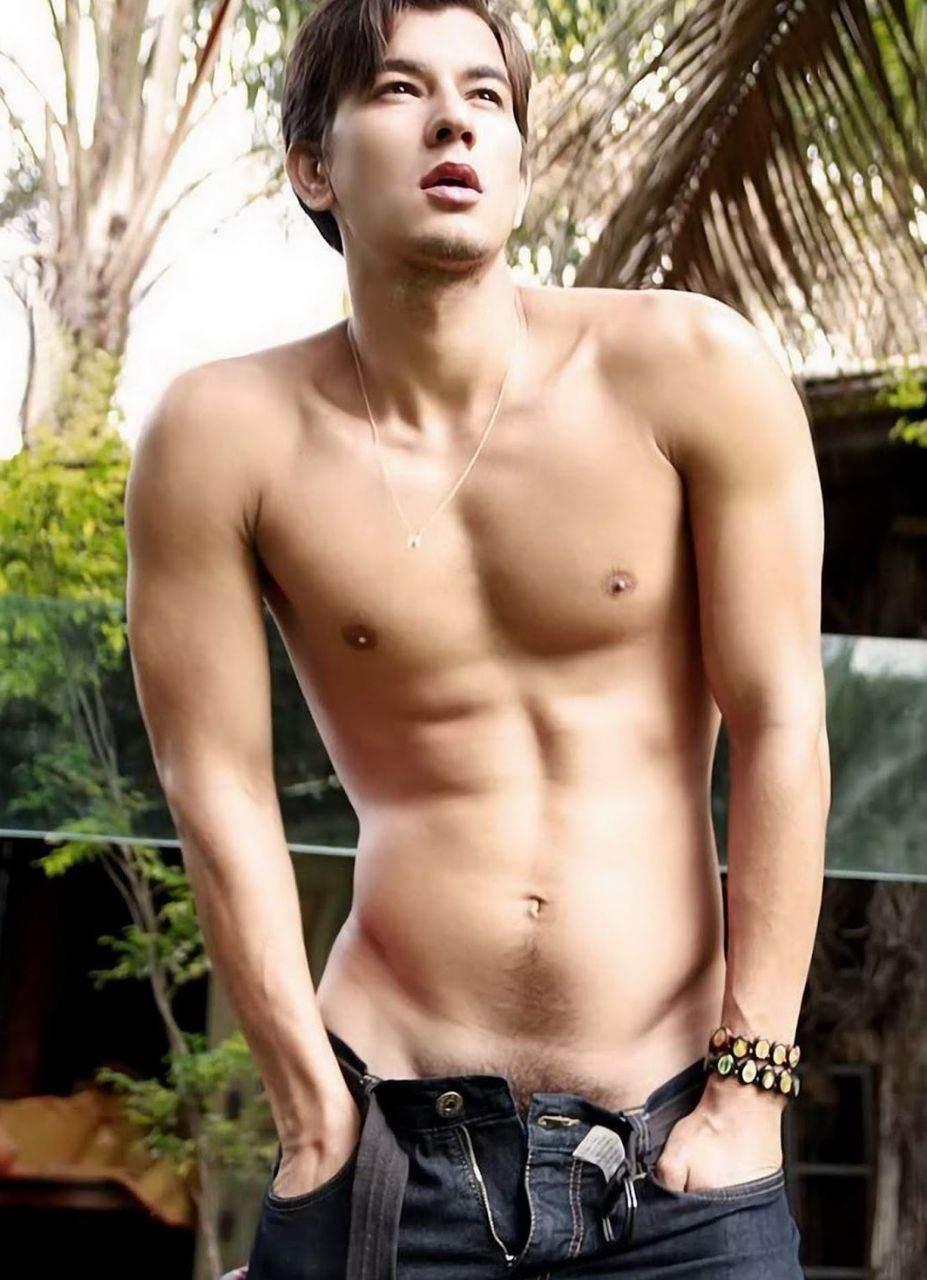 หนุ่มหล่อขึ้นปก 928