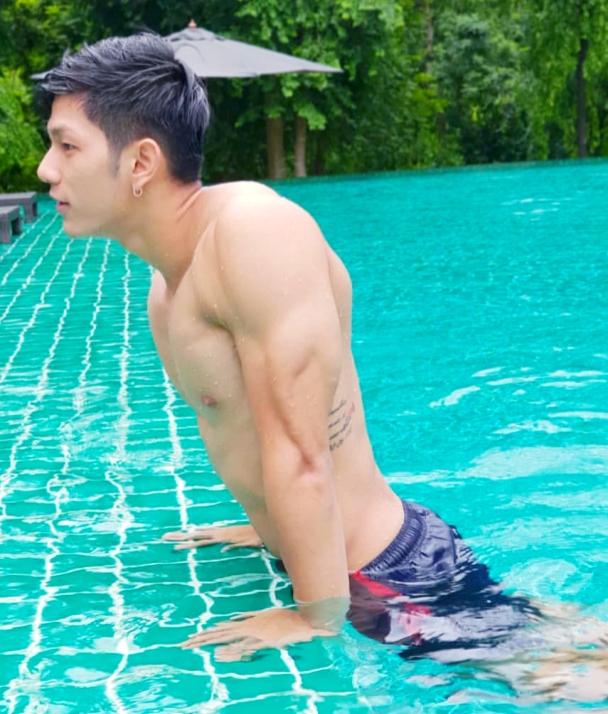 นายเป็นครั้งแรกสำหรับเรา แต่เวลานายเมาก็เป็นครั้งแรกสำหรับพวกเขาเหมือนกันใช่ไหม