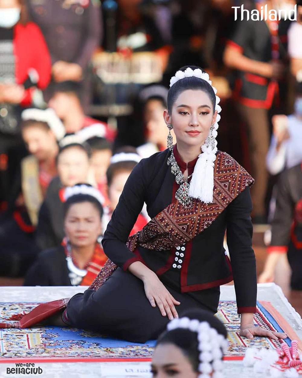 THAILAND ðđð | āļāđāļāļāļ āļđāđāļāļŠāļāļĨāļāļāļĢ, Phu Tai dance in Sakon Nakhon Province