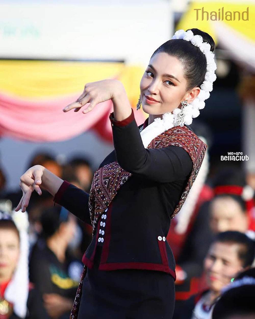 THAILAND ðđð | āļāđāļāļāļ āļđāđāļāļŠāļāļĨāļāļāļĢ, Phu Tai dance in Sakon Nakhon Province