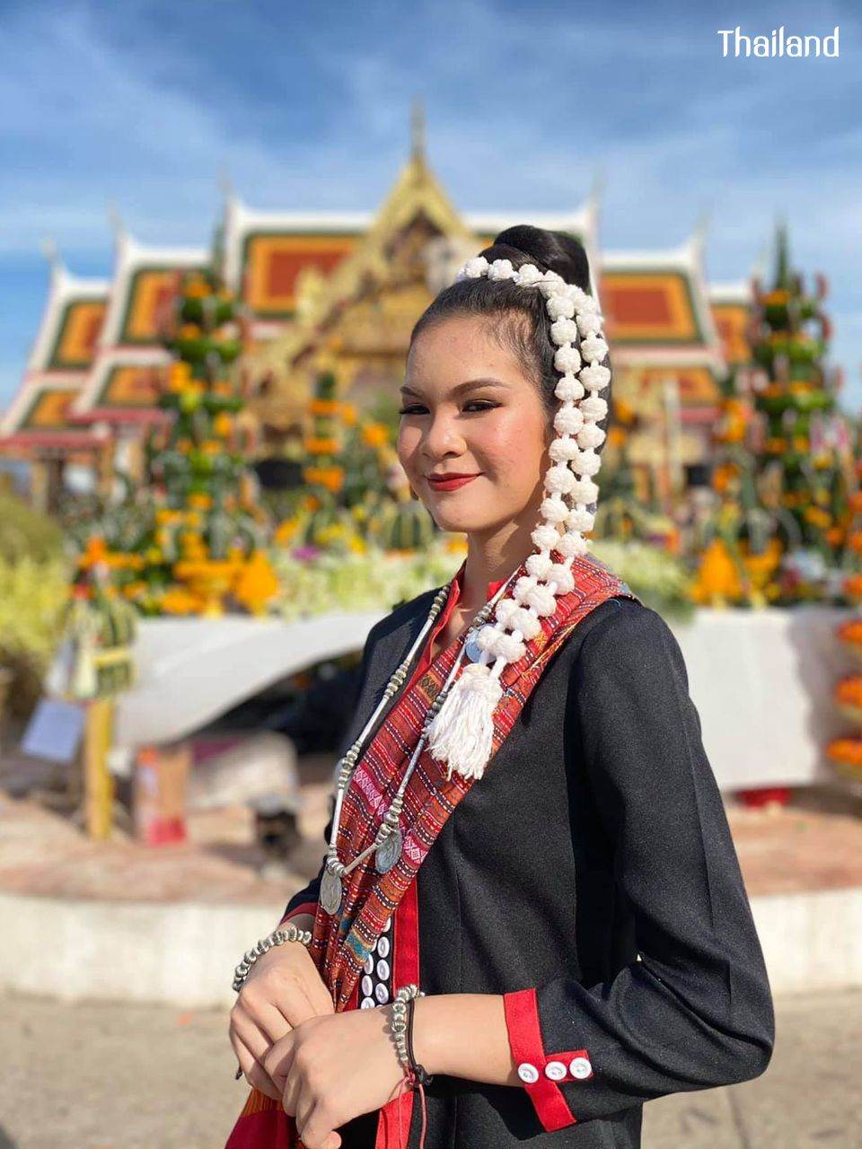 THAILAND ðđð | āļāđāļāļāļ āļđāđāļāļŠāļāļĨāļāļāļĢ, Phu Tai dance in Sakon Nakhon Province