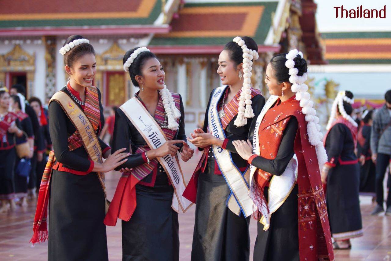 THAILAND ðđð | āļāđāļāļāļ āļđāđāļāļŠāļāļĨāļāļāļĢ, Phu Tai dance in Sakon Nakhon Province