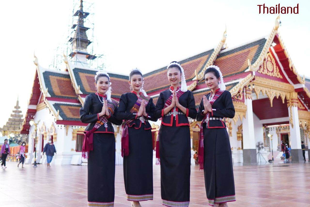 THAILAND ðđð | āļāđāļāļāļ āļđāđāļāļŠāļāļĨāļāļāļĢ, Phu Tai dance in Sakon Nakhon Province
